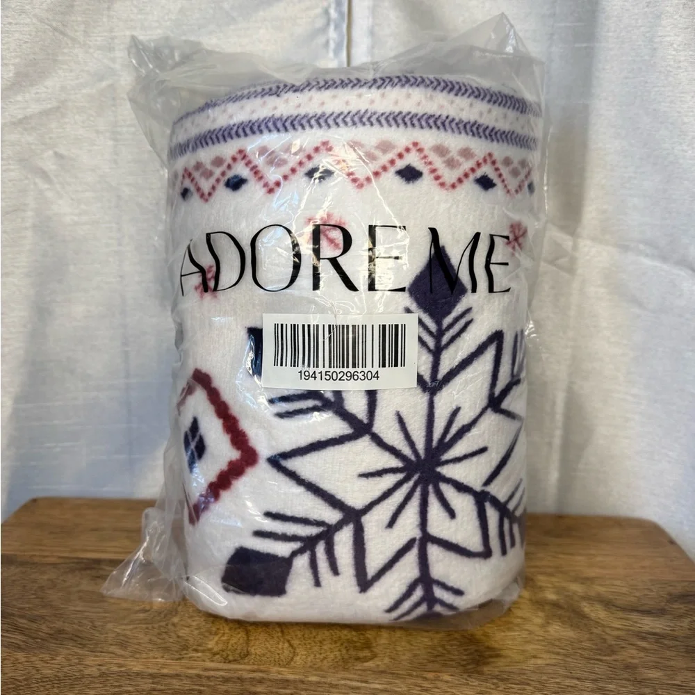 Adore Me Festive White and Navy Blanket